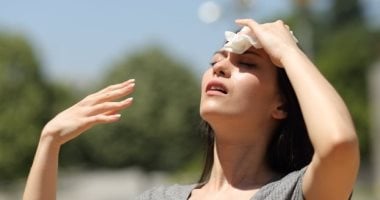 5 نصائح تخفف إحساسك بالحر.. من اختيار الملابس للحفاظ على الترطيب – مصرنا