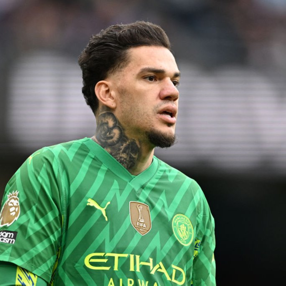 الاتحاد يبدأ التفاوض مع إيدرسون حارس مانشستر سيتي
