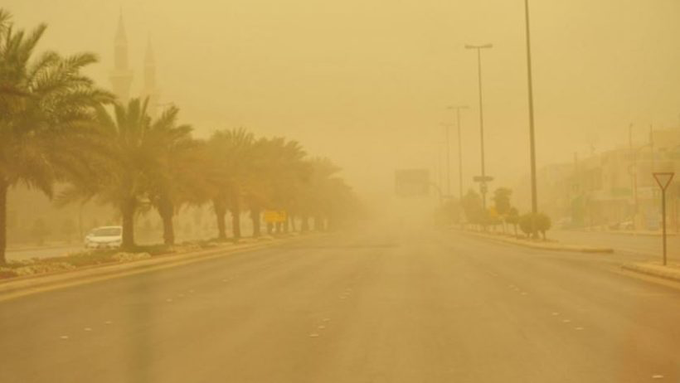 ترافقها عواصف وغبار.. الرياح الهابطة تهدد في الفترات الانتقالية