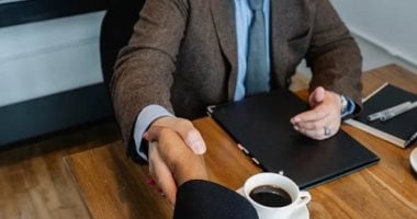 عيد العمال.. إزاى تطلب إجازة من مديرك وتضمن موافقته؟ –  مصرنا