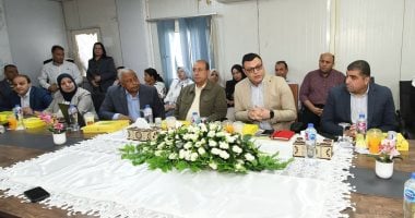 وزير الإسكان بعقد اجتماعا مع الشركات العاملة بحدائق تلال الفسطاط لمتابعة المشروع – مصرنا