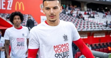 لاعبو نيس يرتدون قمصانا لدعم محمد عبد المنعم قبل مواجهة ريمس.. صور – مصرنا