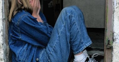 كيف نحمي أطفالنا نفسيًا بعد الصدمات؟ 7 خطوات تعوضهم الأمان المفقود – مصرنا