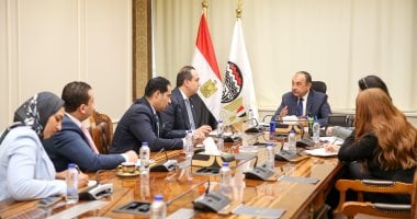 وزير قطاع الأعمال يبحث مع رئيس هيئة الرعاية الصحية تعزيز التعاون المشترك لدعم الصناعة – مصرنا