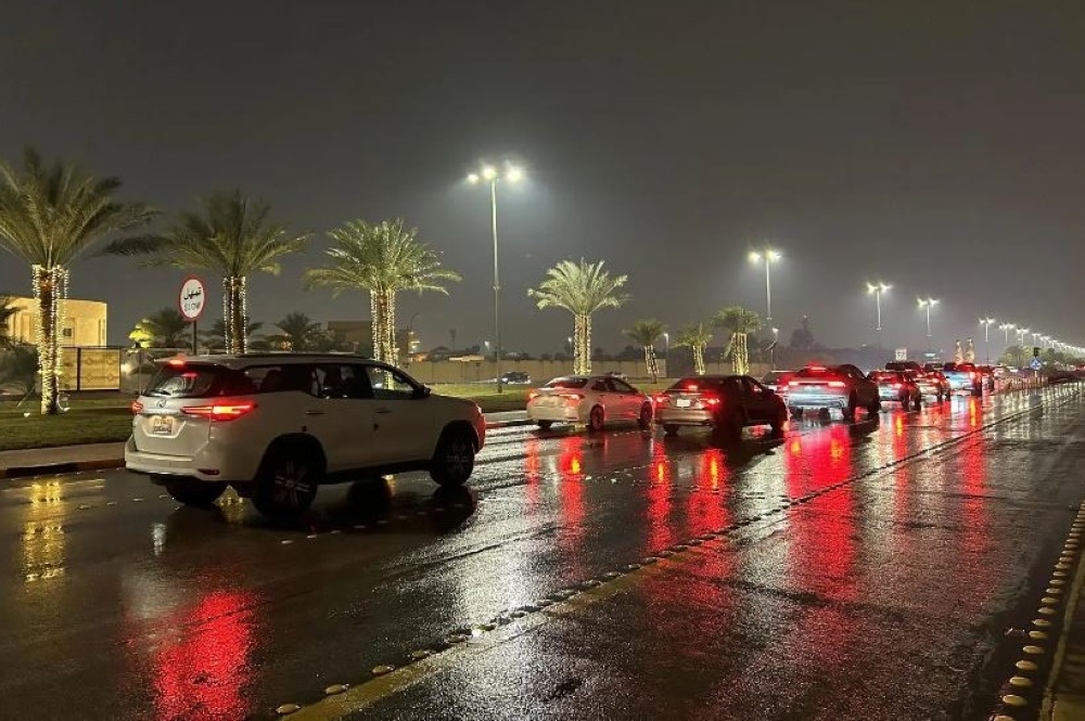 مع رياح شديدة.. أمطار غزيرة على أجزاء من 3 مناطق حتى 8 مساء