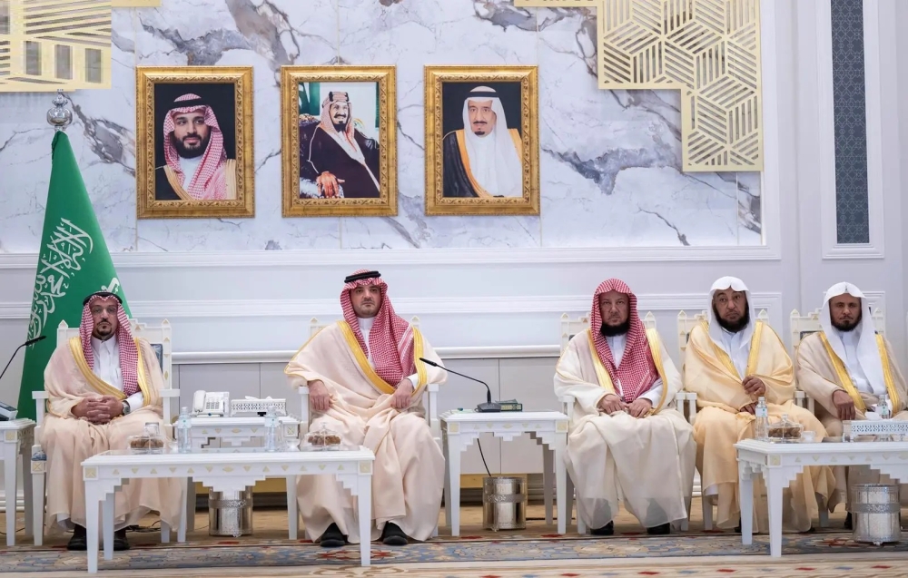 وزير الداخلية ينقل تحيات القيادة إلى أهالي منطقة القصيم