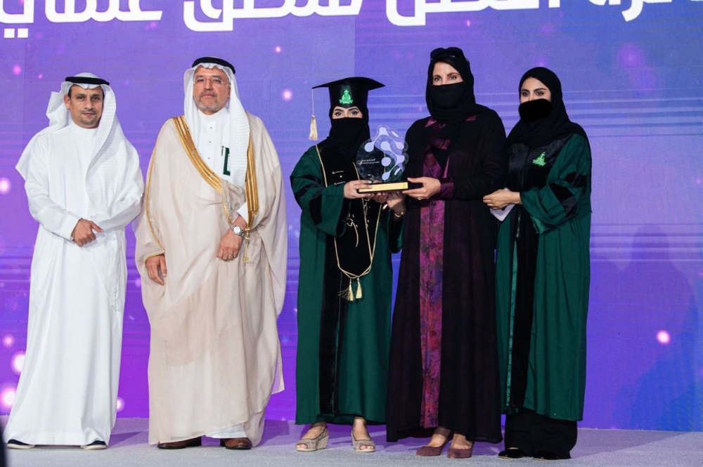 طالبتان تفوزان بجائزة أفضل ملصق علمي لإبراز مهرجانات الأفلام السعودية