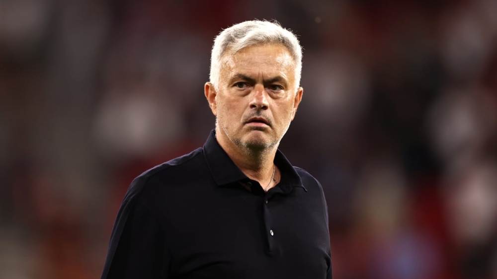 الهلال يفتح خط المفاوضات لاختيار مدرب عالمي قبل كأس العالم للأندية.. ومورينيو على رادار النادي