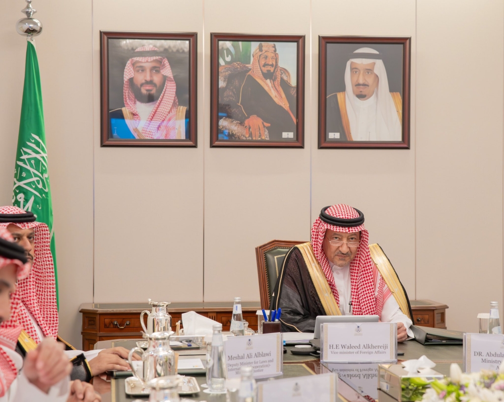 “الخريجي” ونظيره التركي يرأسان اجتماع اللجنة السياسية بمجلس التنسيق