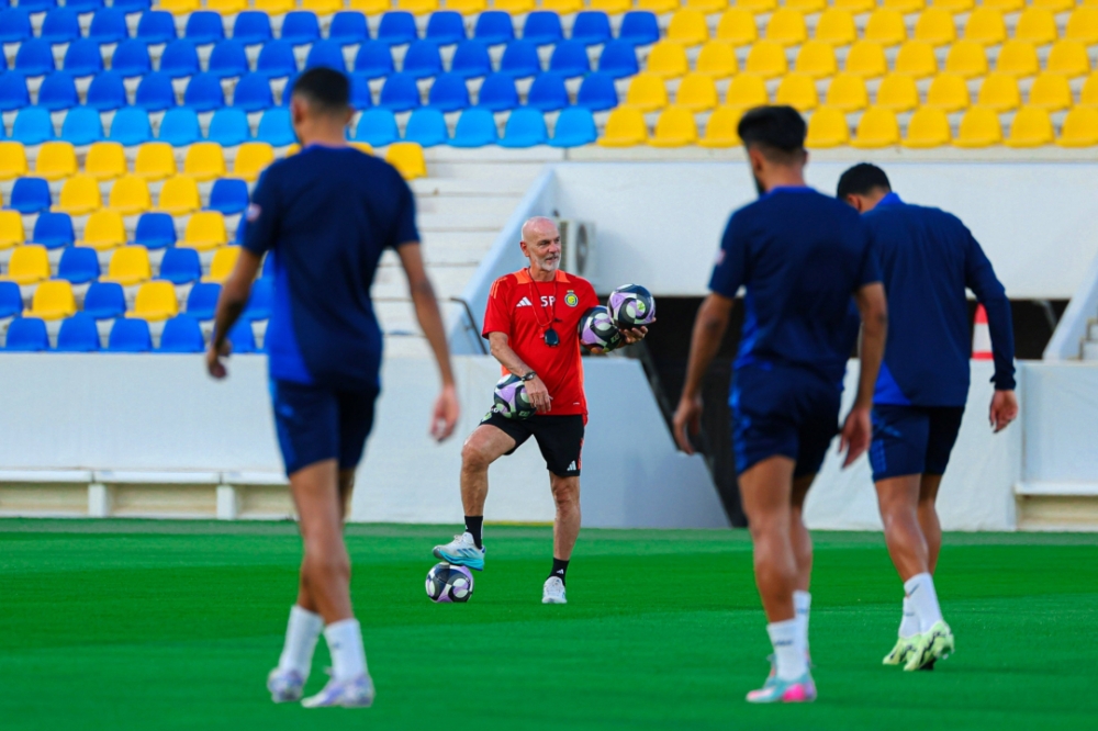 بيولي يستبعد محترف النصر عن مواجهة الاتحاد