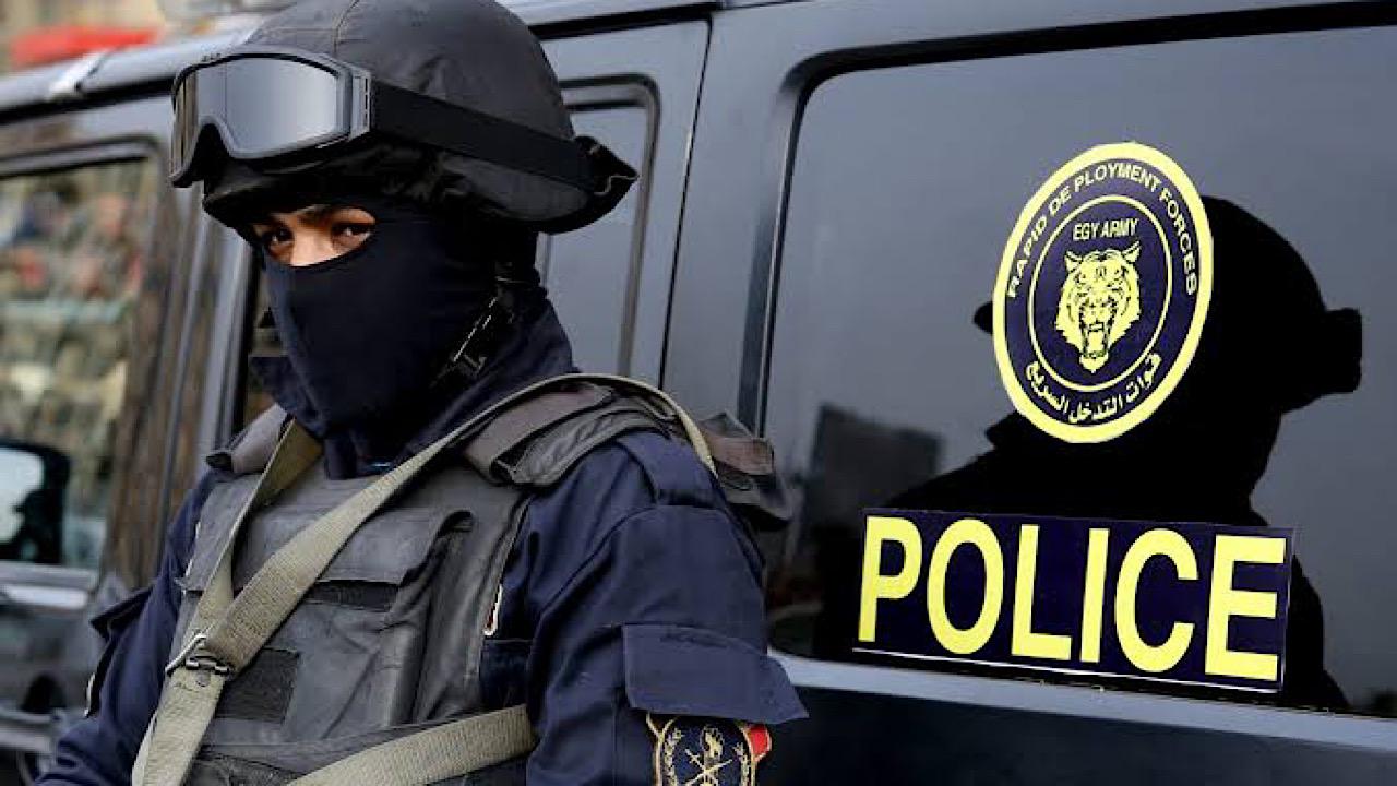 ابنة مدرب كرة شهير تتهم زوجها بخيانتها
