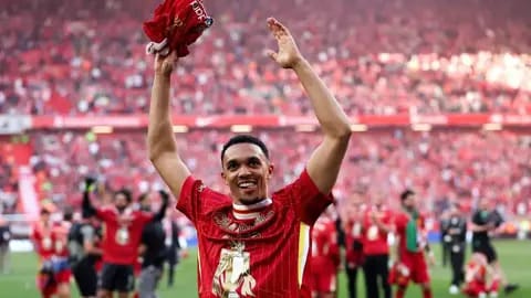أرنولد يعلن مغادرته ليفربول بعد 20 عاماً مع النادي