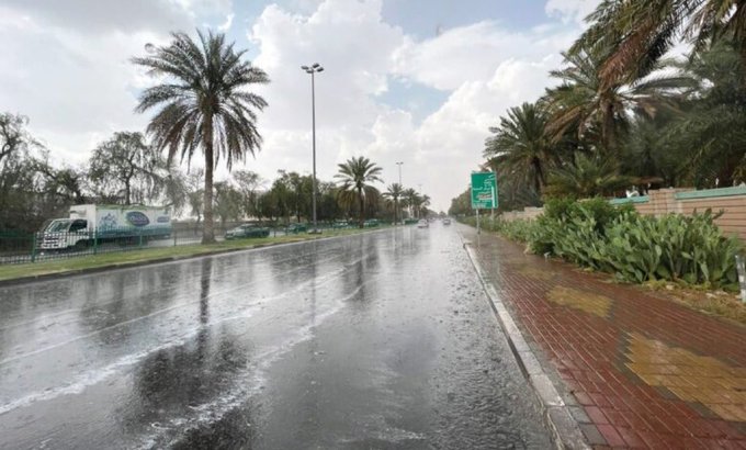 توقعات الطقس اليوم: أمطار وسيول وبرد على عدة مناطق